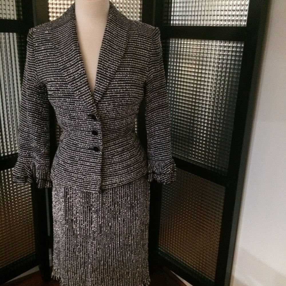 NEW - RENEE DUMARR DRESS SUIT